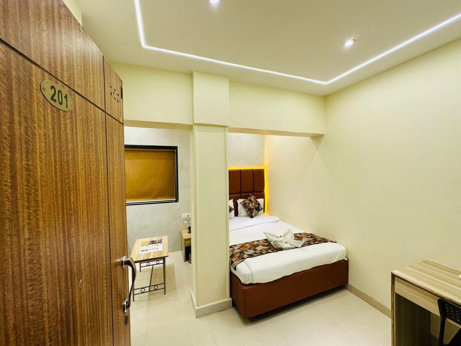 Hotel Vashi Inn Navi Mumbai Exterior photo